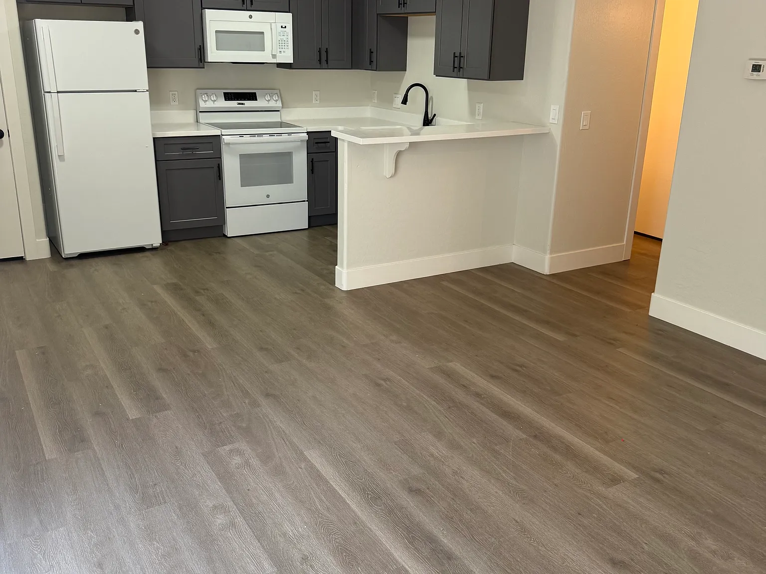 2 bed, 800 sqft, $1,500 — Photo 2