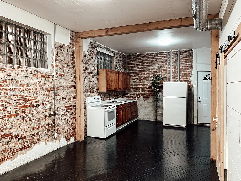 208 W Main St #G — Photo 3