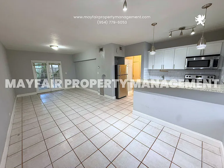 1621 NE 5th Ct #B — Photo 1