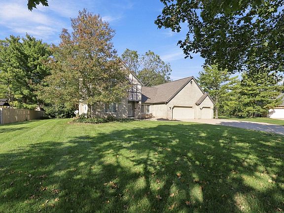 5th image of 8550 N Spring Ct