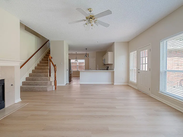 842 Cheshire Dr — Photo 4