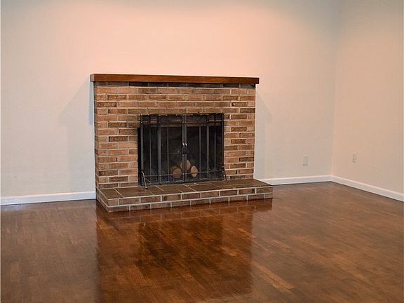 3rd image of 6516 Lake Grove St SW