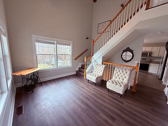 2nd image of 170 Blue Leaf Dr