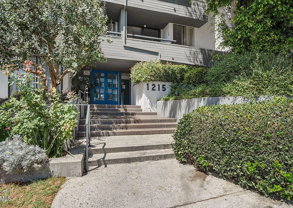 1215 N Olive Dr #208