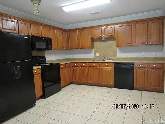 3 bed, 2.0 bath, 1449 sqft, $1,600 — Photo 2