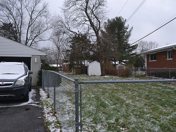 3rd image of 1079 Irwin Dr