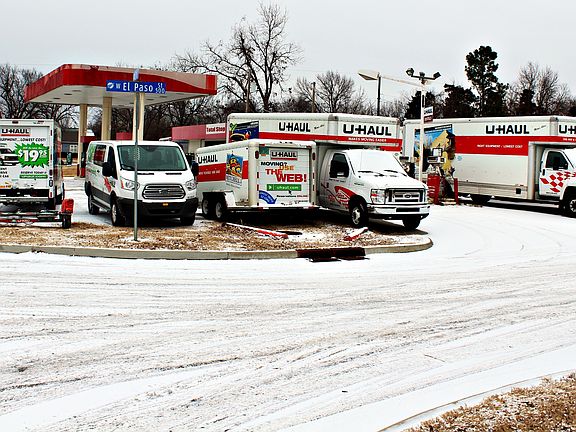 3rd image of 321 S Elm Pl