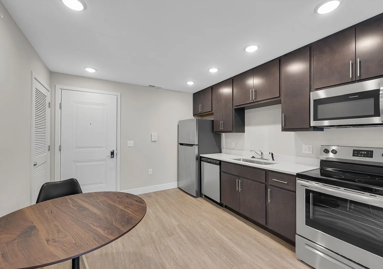 507 W. Springfield — Photo 4