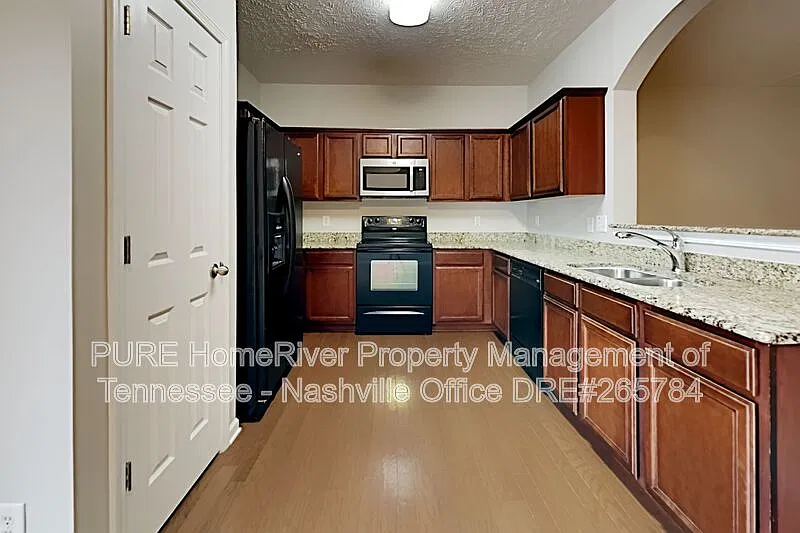 3 bed, 2.5 bath, 1573 sqft, $2,000 — Photo 2