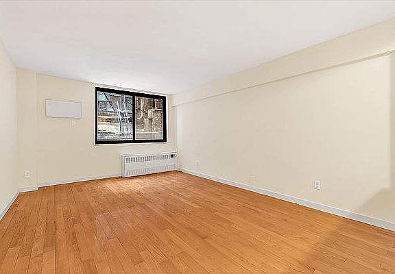 4th image of 7 E 32nd St #2IE