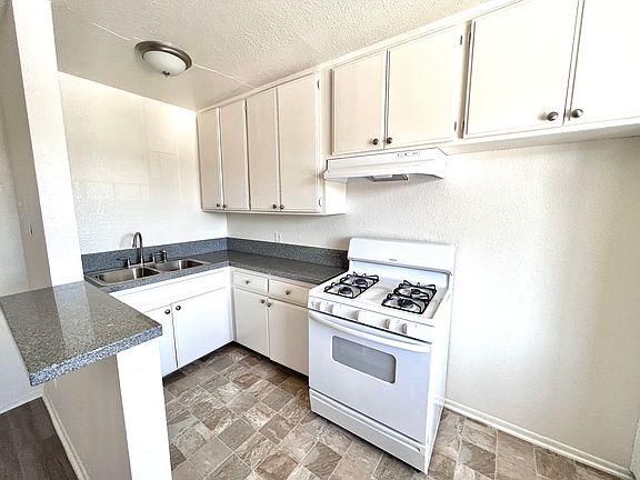 4th image of 7355 Woodley Ave #14