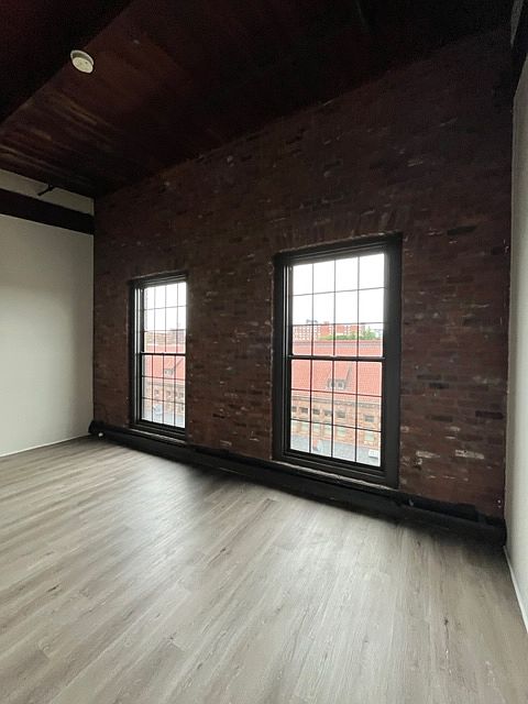 Building Photo 4