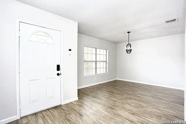 3 bed, 2.0 bath, 1737 sqft, $1,795 — Photo 3