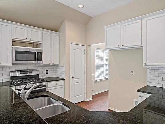 5th image of 8424 Ontario Dr
