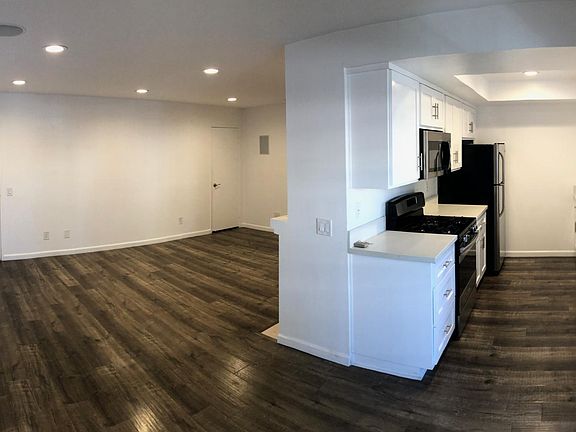 4th image of 920 N Alfred St APT 101