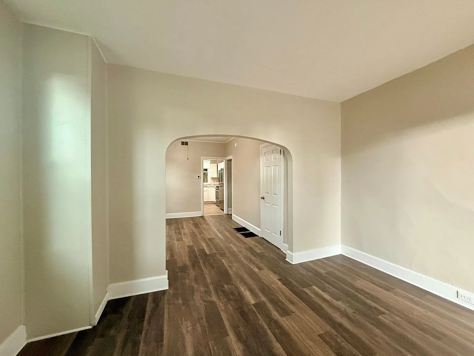 3 bed, 1.0 bath, 1400 sqft, $1,625 — Photo 4