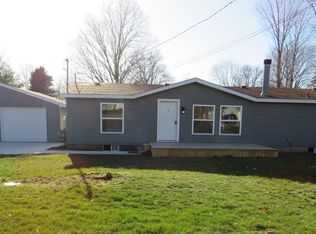 199 N Garfield St, Maple Rapids, MI 48853