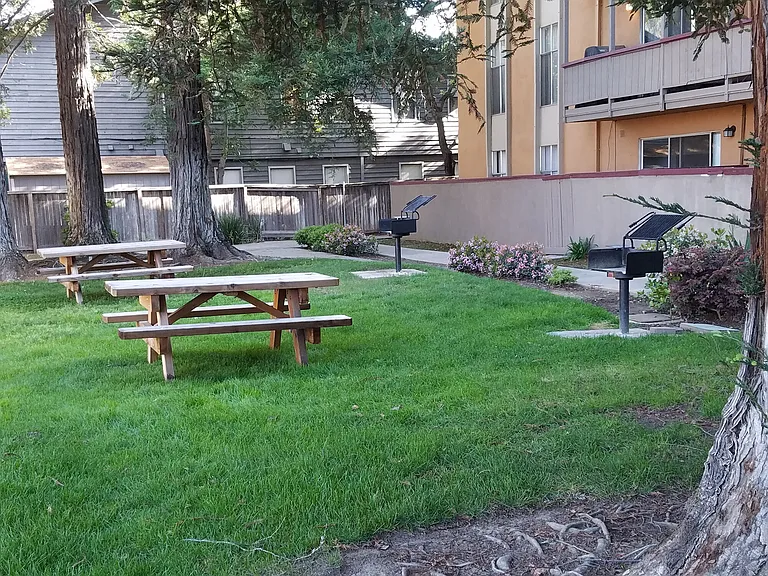 Regalia Crest Apartments — Photo 16