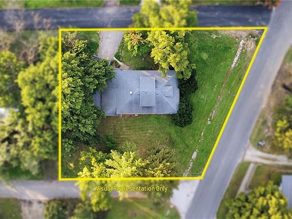 4th image of 1914 Princeton Rd