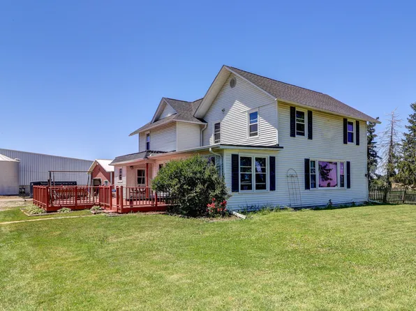 21343 Freeport Rd, Sterling, IL 61081