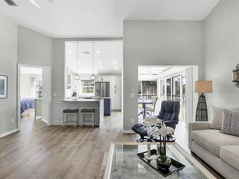 809 Montrose Dr #203 — Photo 14