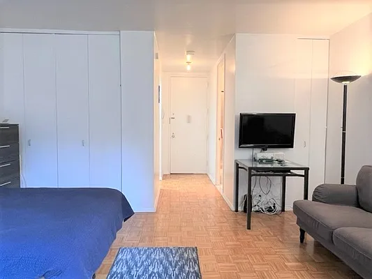 Rented by Douglas Elliman | media 26