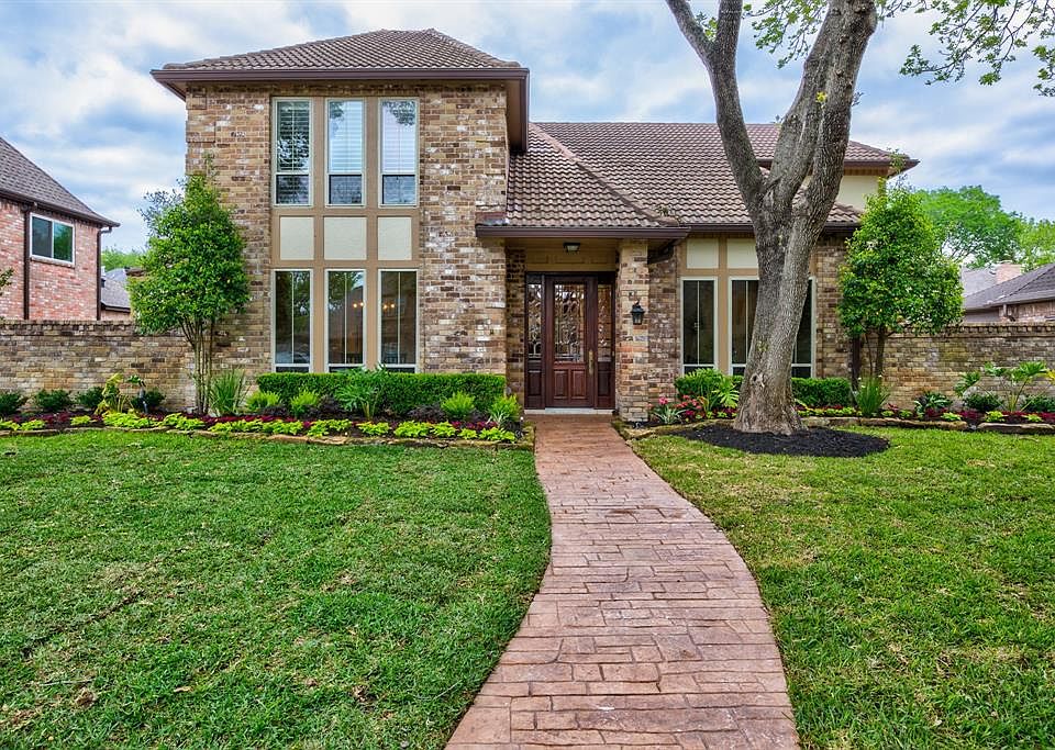 1st image of 15818 River Roads Dr