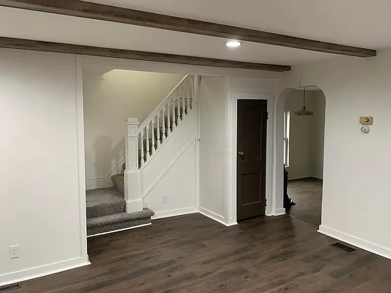 717 E Vine St — Photo 16