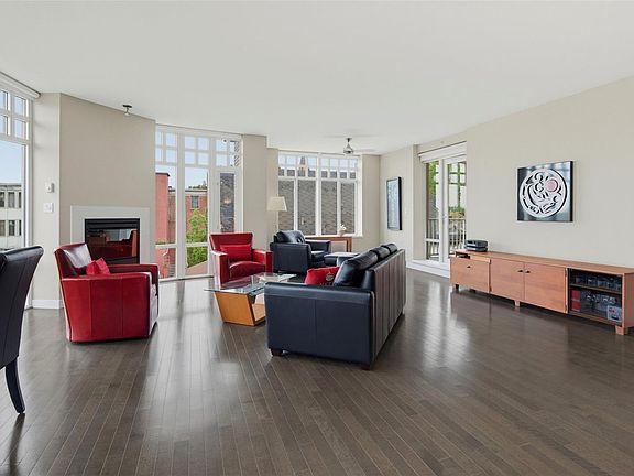 4th image of 999 Burdett Ave #402