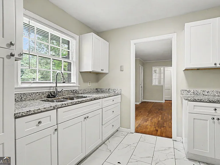 3743 Poplar Dr — Photo 8