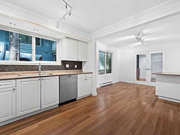 5th image of 407 Dartmoor Dr
