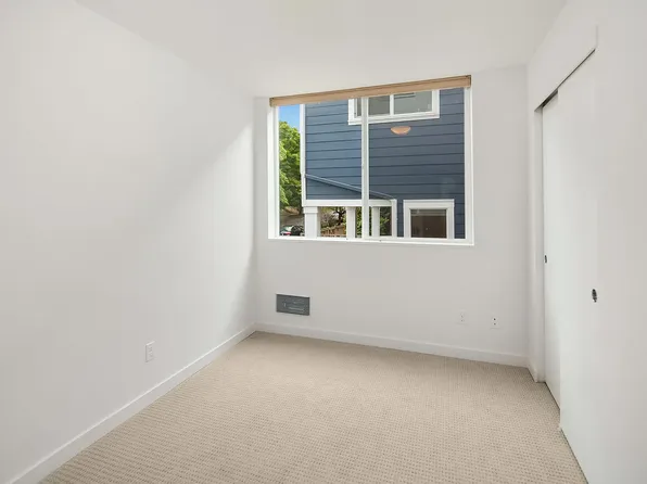 1153 NE 55th St, Seattle, WA 98105