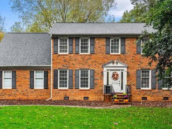 2606 Regents Park Ln, Greensboro, NC 27455