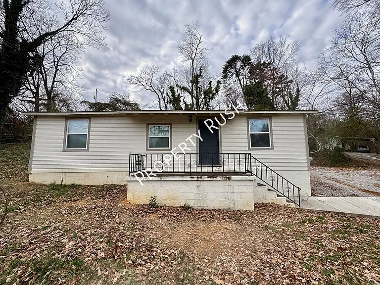 975 Beason Dr — Photo 2