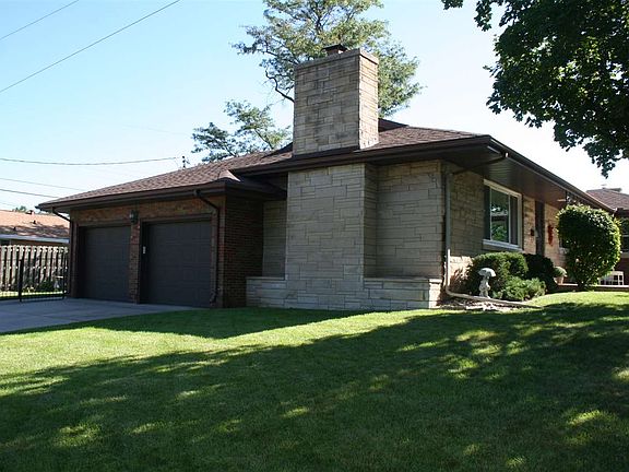 2nd image of 321 W Oakridge Ave
