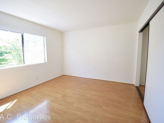 4th image of 14033 Bessemer St APT 207