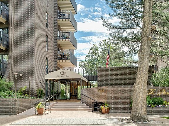 Entrance to Park Lane Condo building C