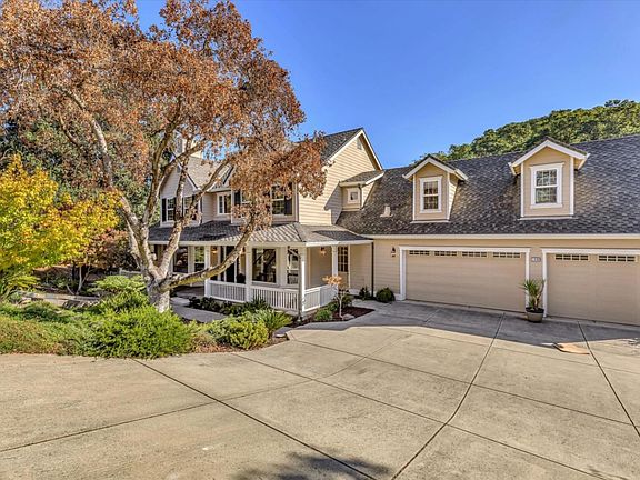 2nd image of 1860 Hollyhock Ln