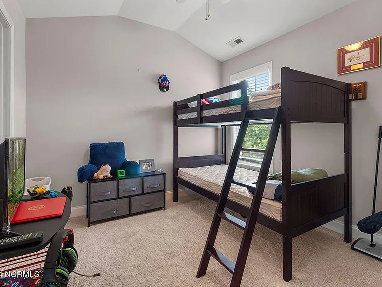 209 Admiral Ct — Photo 10