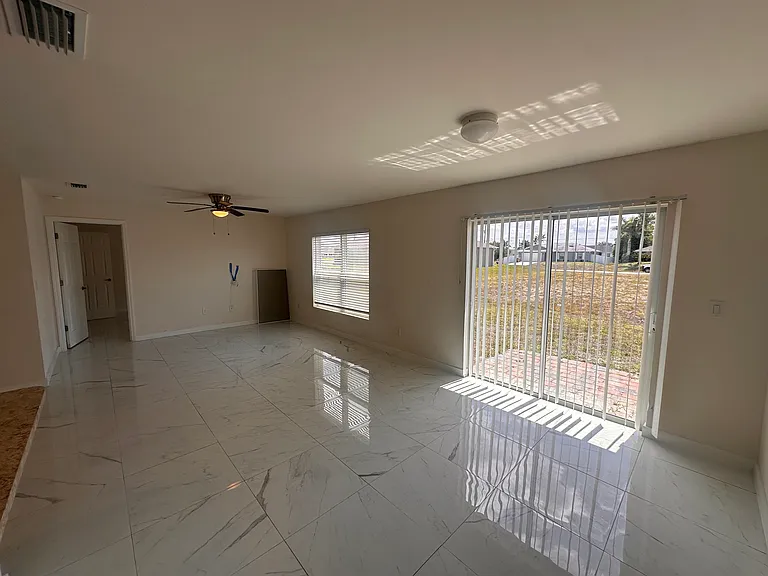 2927 NW 4th Pl — Photo 17