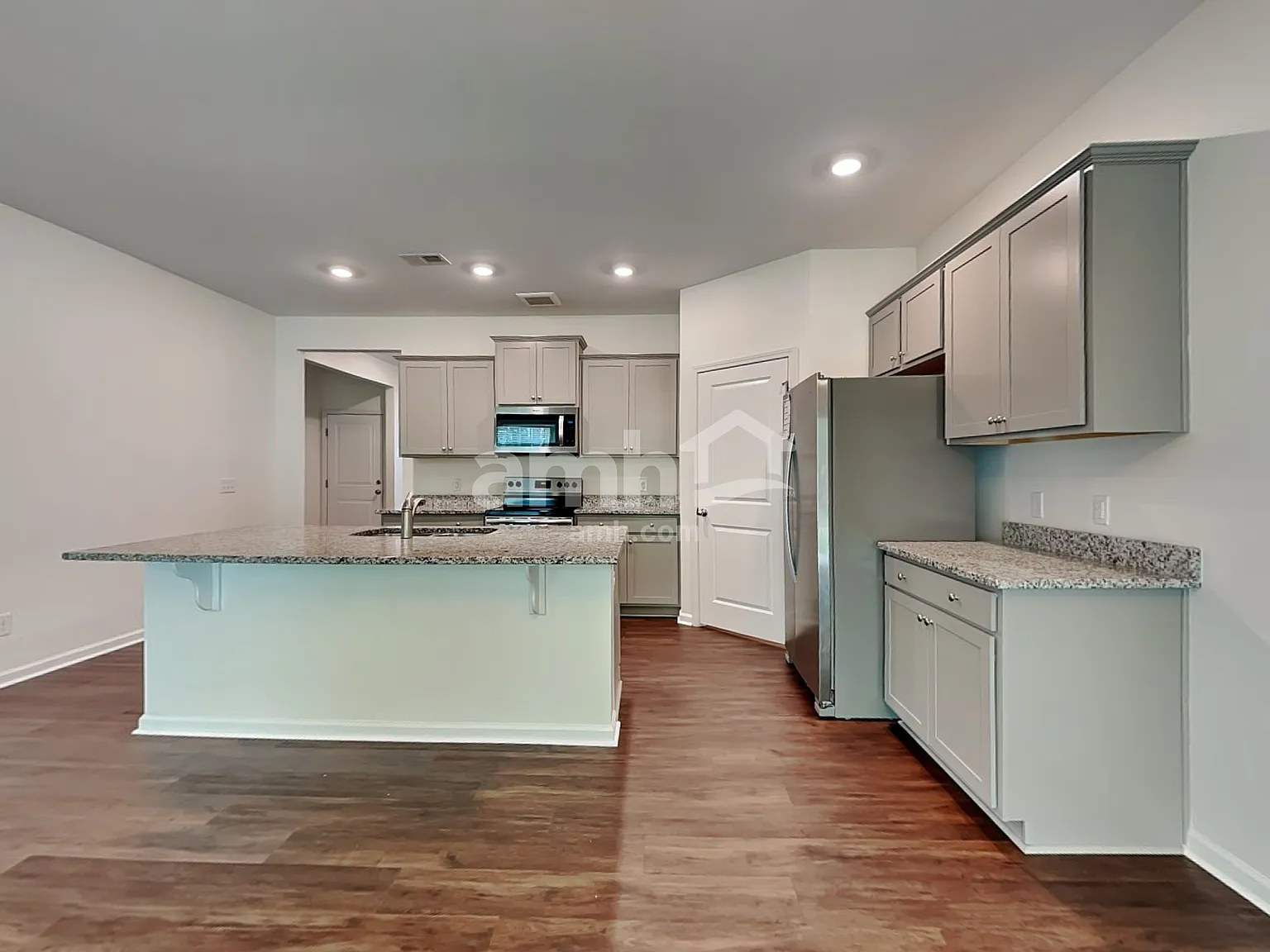 4 bed, 2.0 bath, 1774 sqft, $2,415 — Photo 4