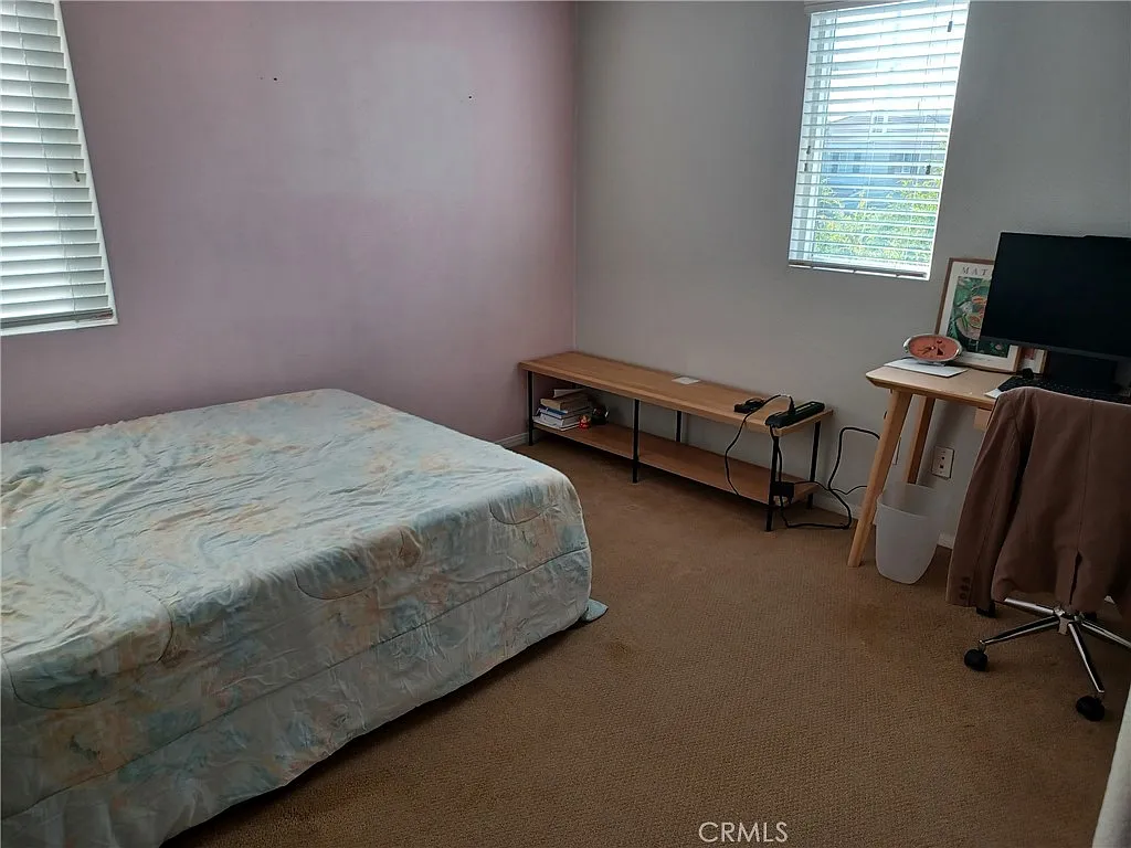 1 bed, 1.5 bath, 1712 sqft, $1,000 — Photo 2