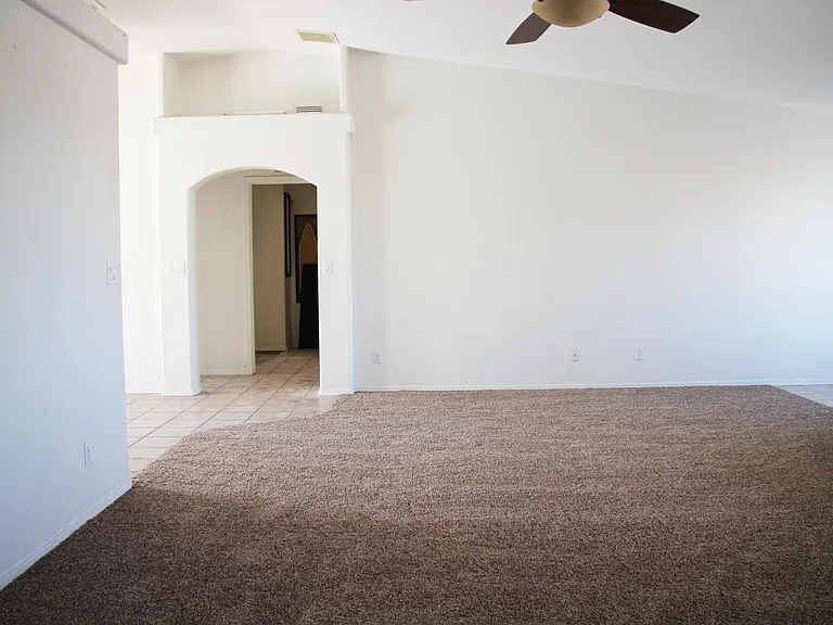 906 Desert View Dr — Photo 5