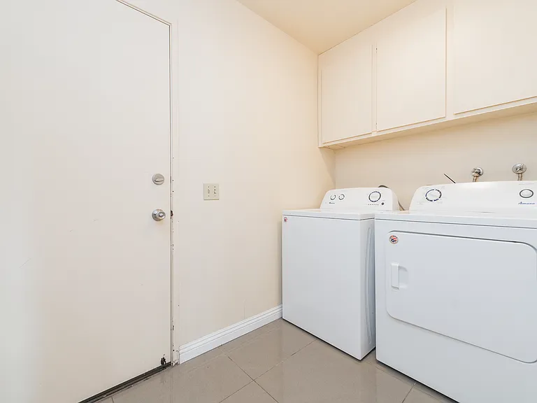 333 Stanford Ct — Photo 6