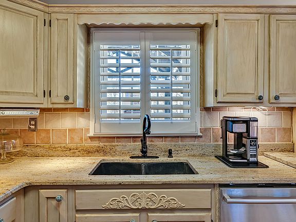 5th image of 137 Bland Dr