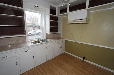 5th image of 2423 Lincoln St NE