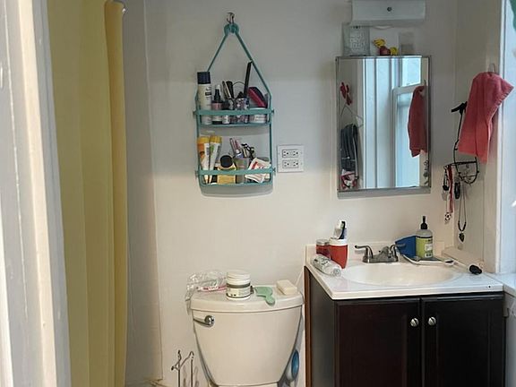 2nd image of 1514 W Bryn Mawr Ave #2