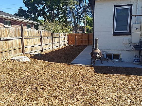 4761 Clayton side yard