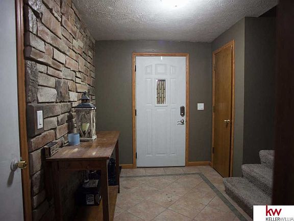 3rd image of 307 Gladys Ave