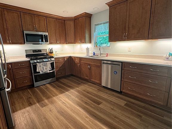 5th image of 1127 Maple Ave